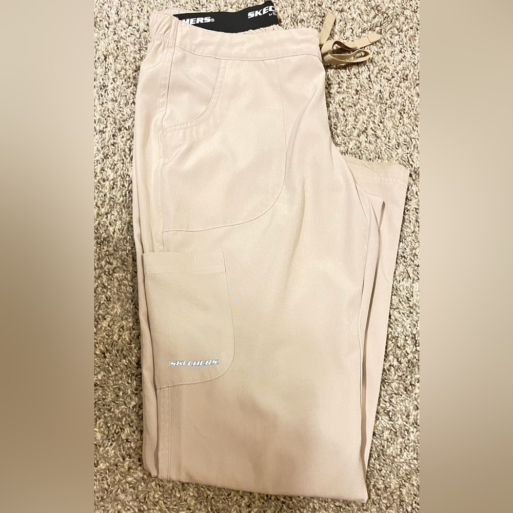 Skerchers scrub pants Khaki!